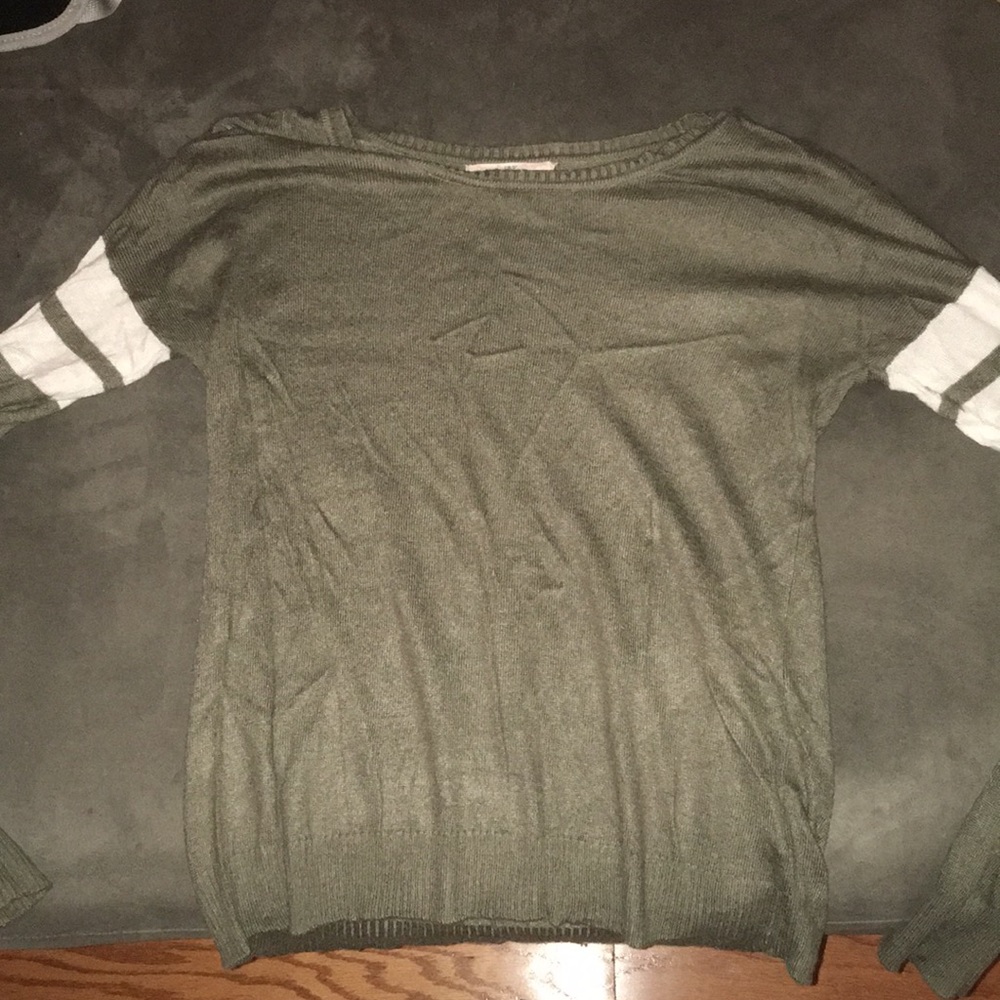 XS GREEN AND WHITE LONG SLEEVE